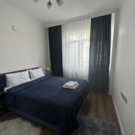 Center Of City In Besiktas 2 Plus 1 With 2 Bathroom And 3 Air Conditioner 이스탄불 외부 사진