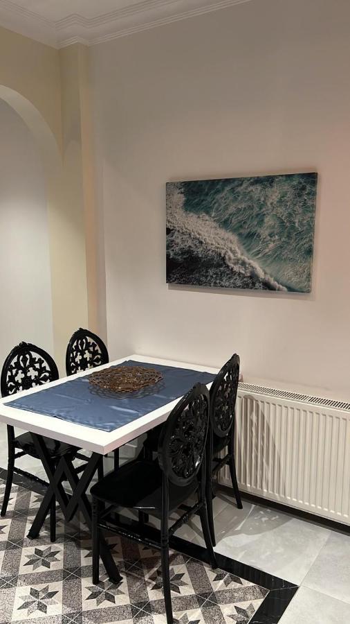 Center Of City In Besiktas 2 Plus 1 With 2 Bathroom And 3 Air Conditioner 이스탄불 외부 사진