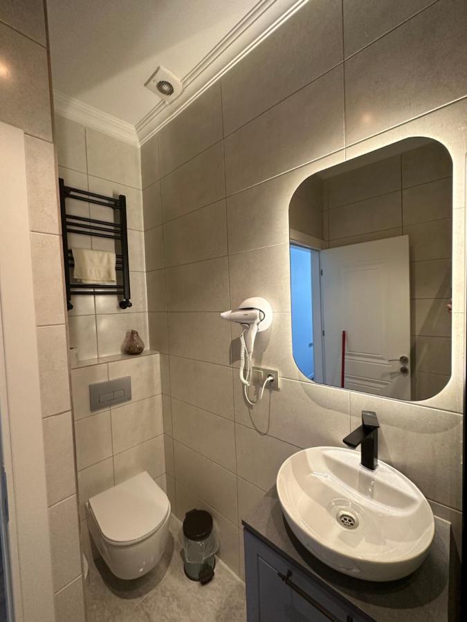 Center Of City In Besiktas 2 Plus 1 With 2 Bathroom And 3 Air Conditioner 이스탄불 외부 사진