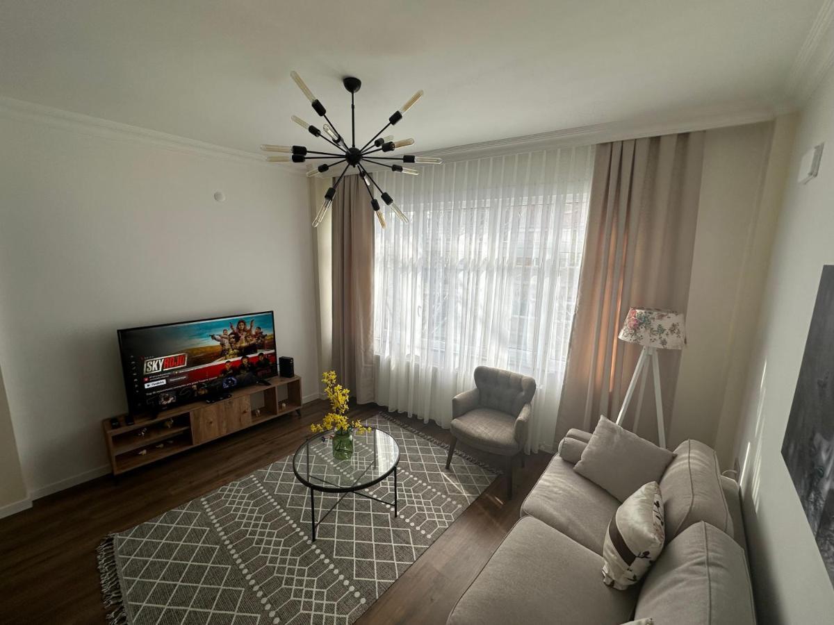 Center Of City In Besiktas 2 Plus 1 With 2 Bathroom And 3 Air Conditioner 이스탄불 외부 사진