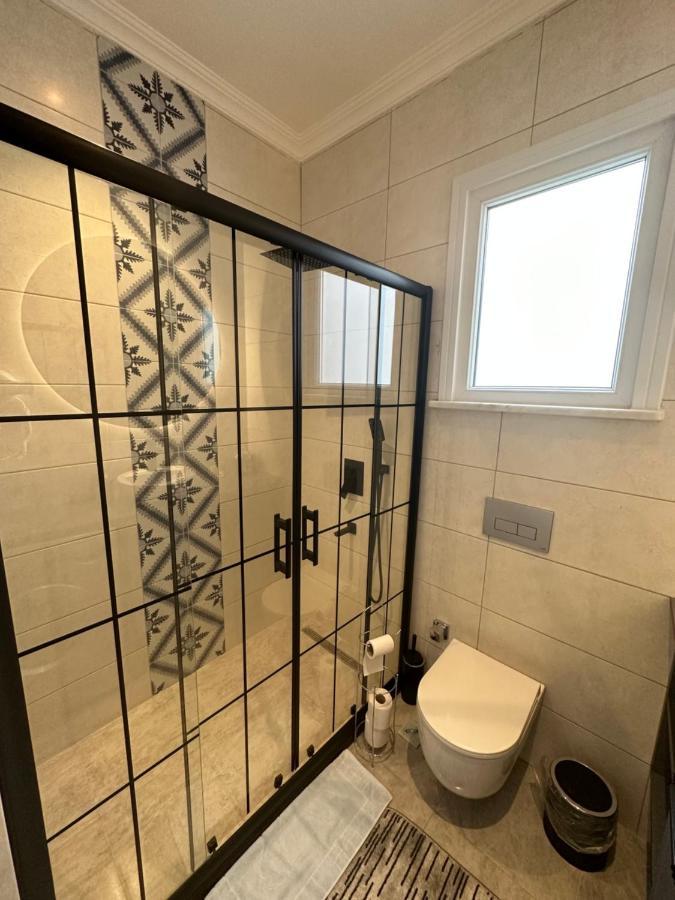 Center Of City In Besiktas 2 Plus 1 With 2 Bathroom And 3 Air Conditioner 이스탄불 외부 사진