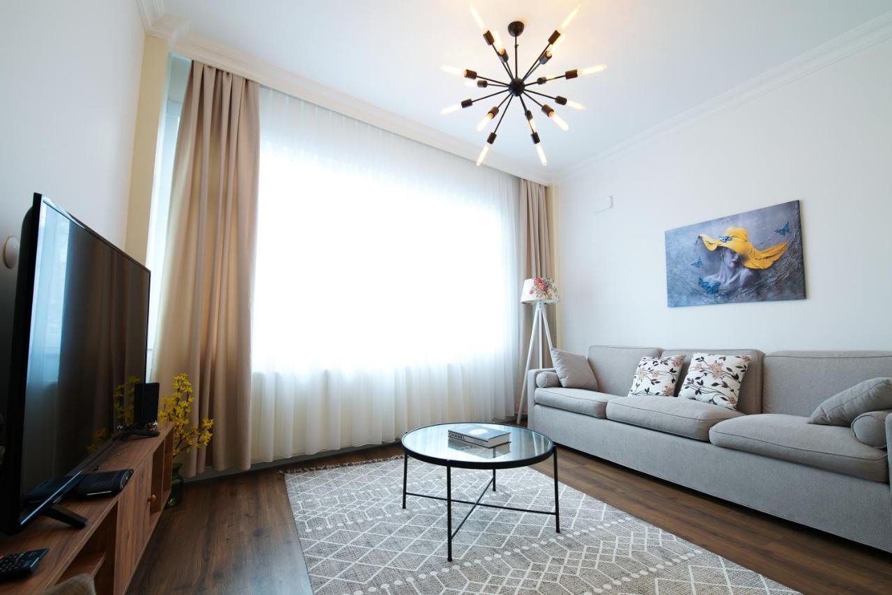 Center Of City In Besiktas 2 Plus 1 With 2 Bathroom And 3 Air Conditioner 이스탄불 외부 사진