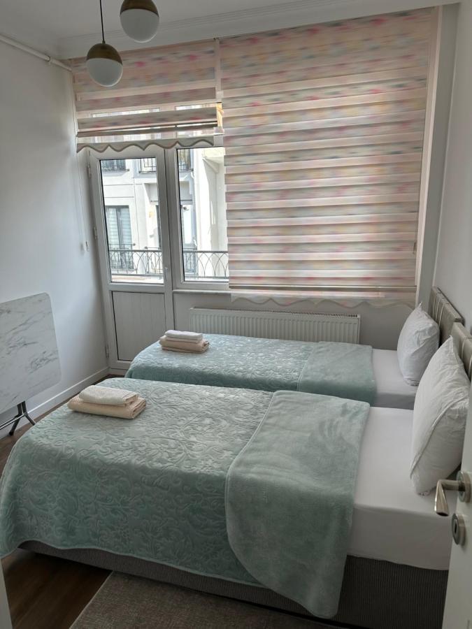 Center Of City In Besiktas 2 Plus 1 With 2 Bathroom And 3 Air Conditioner 이스탄불 외부 사진