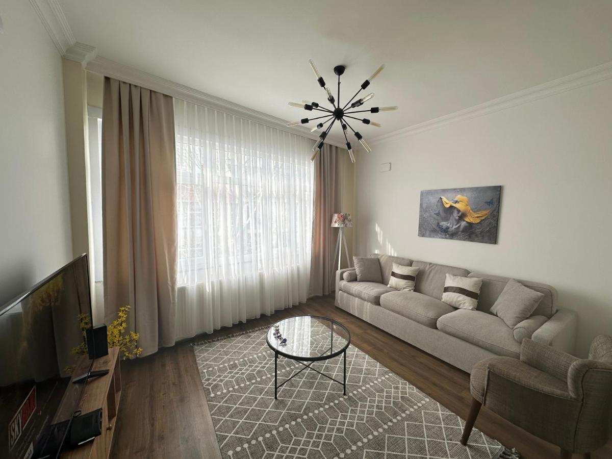 Center Of City In Besiktas 2 Plus 1 With 2 Bathroom And 3 Air Conditioner 이스탄불 외부 사진