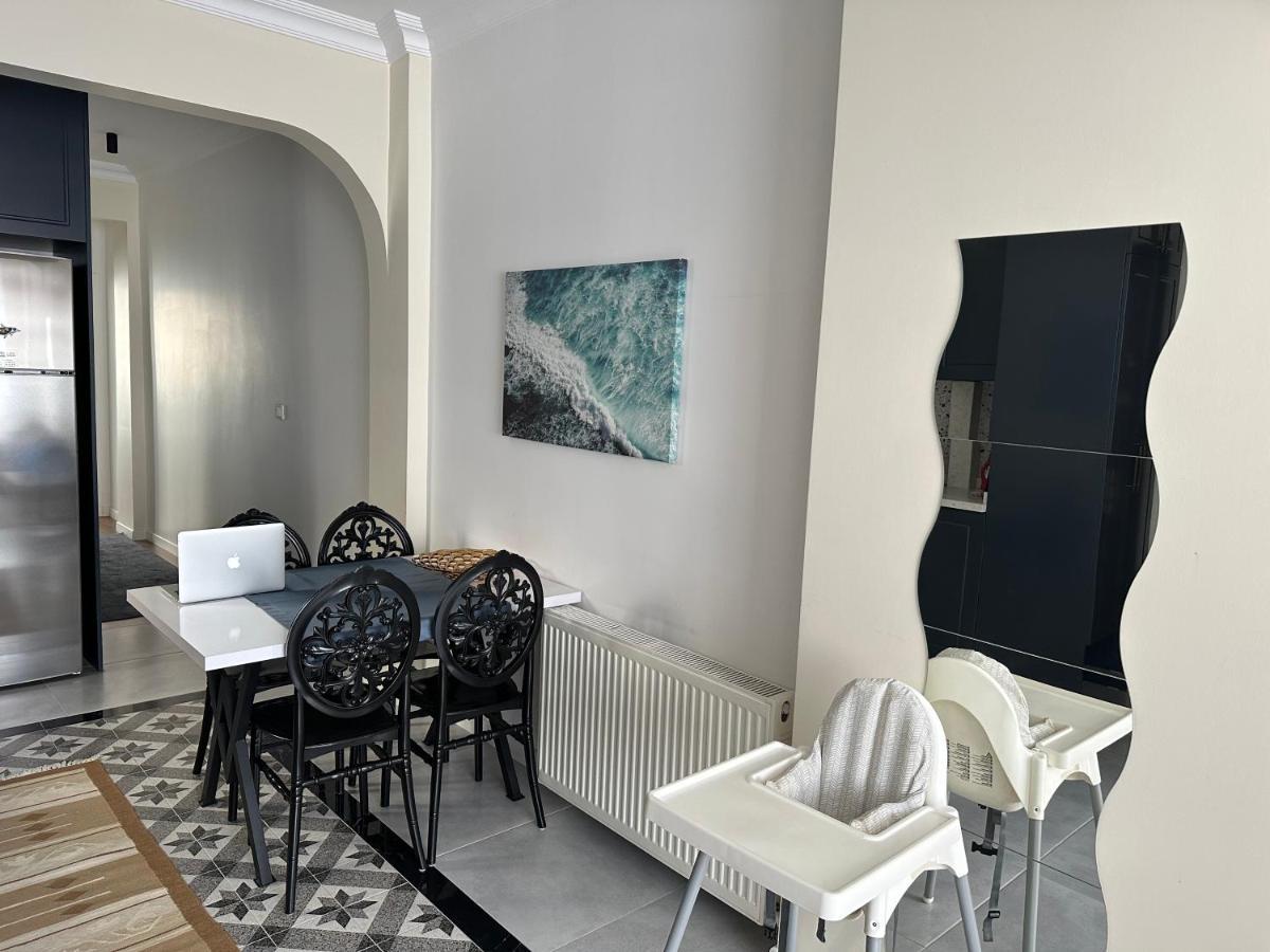 Center Of City In Besiktas 2 Plus 1 With 2 Bathroom And 3 Air Conditioner 이스탄불 외부 사진