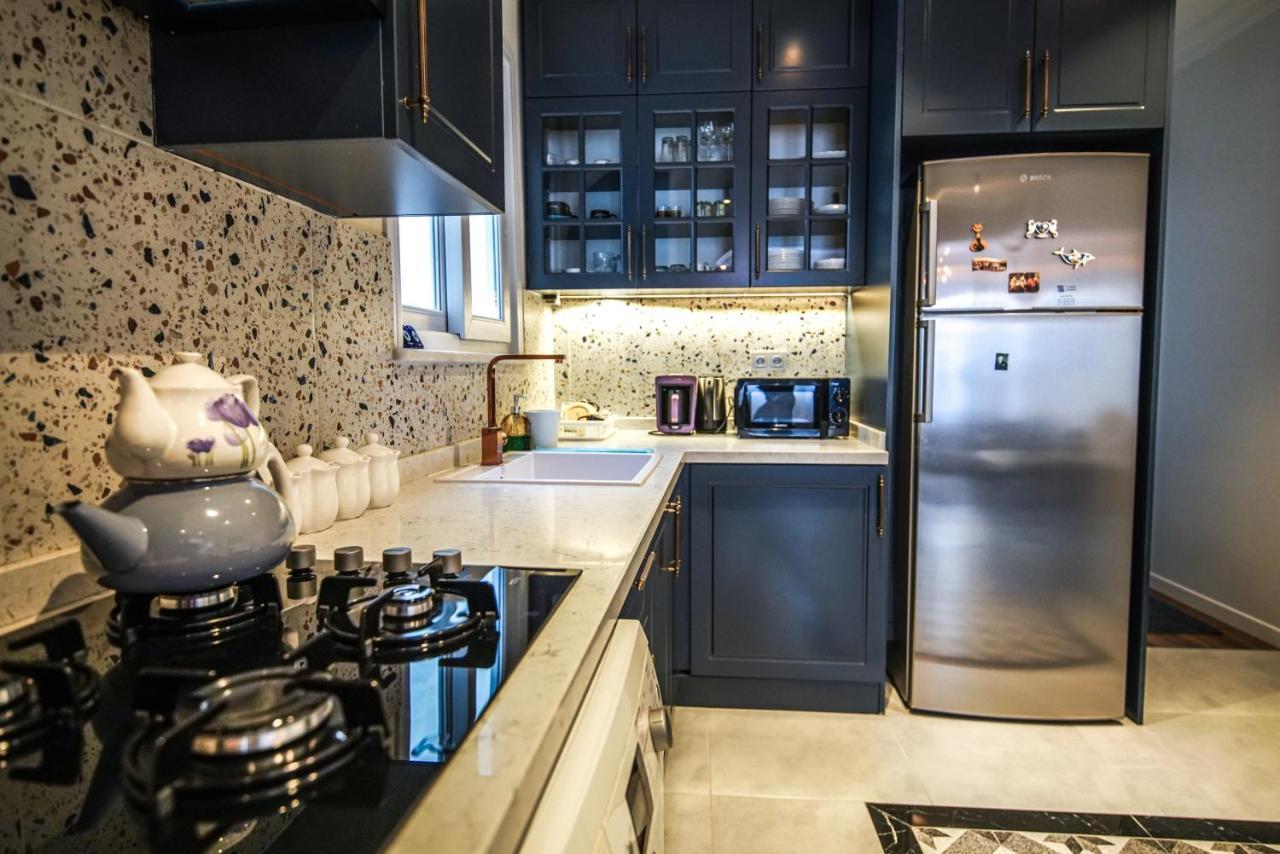 Center Of City In Besiktas 2 Plus 1 With 2 Bathroom And 3 Air Conditioner 이스탄불 외부 사진